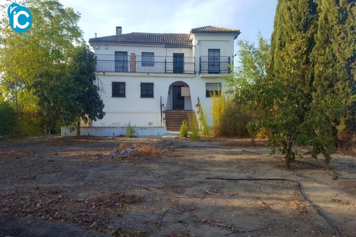 Casa con terreno en Granada capital