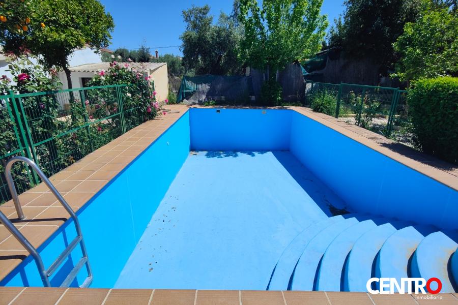 Chalet independiente con piscina en la Zubia