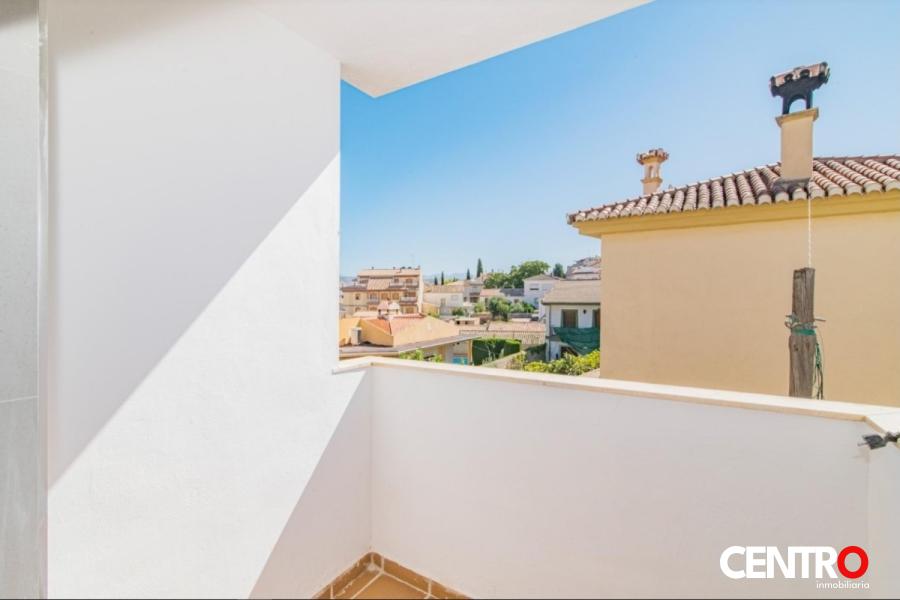 piso con terraza en la Zubia