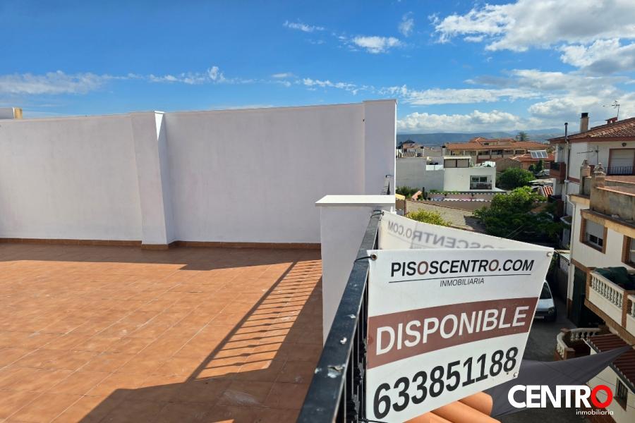  En Ogíjares con terraza 